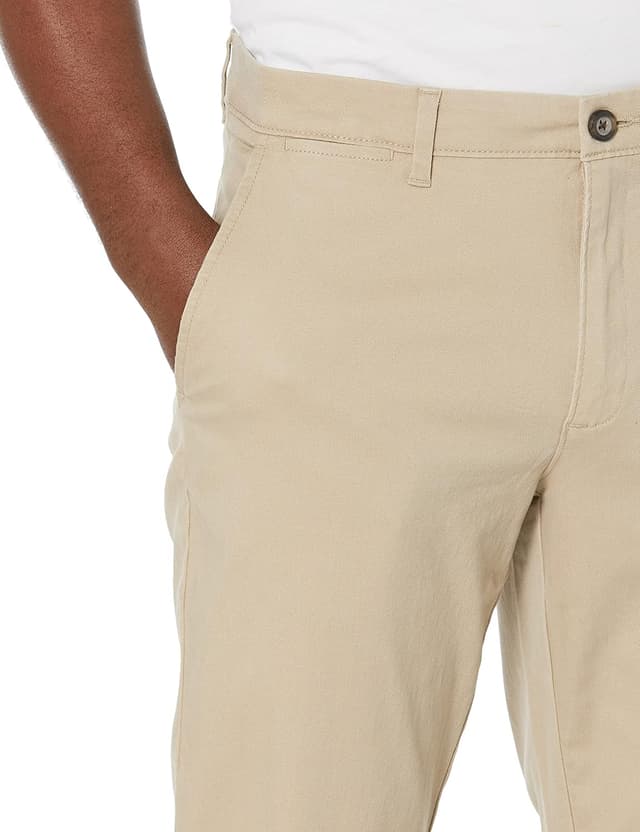 Detalle de Amazon Essentials Men’s Straight-Fit Casual Stretch Chino Trousers (Khaki)