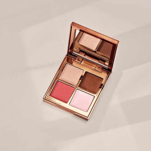 Detalle de MASQMAI Glow Me Up Face Palette mit 4 Farbtönen