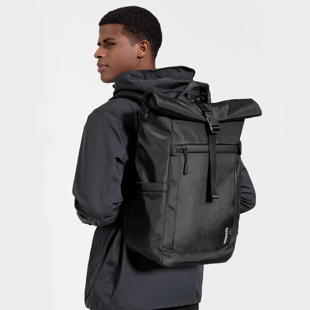 Detalle de tomtoc Rolltop Rucksack für Herren & Damen (25–30 L) mit 17,3-Zoll-Laptopfach – wasserdicht, Schwarz