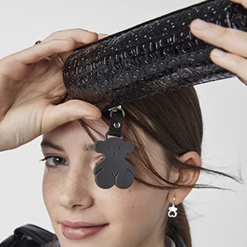 Detalle 1 de TOUS Estuche de vinilo hidrófugo Lindsay (acabado charol) para mujer, 5x17x5 cm