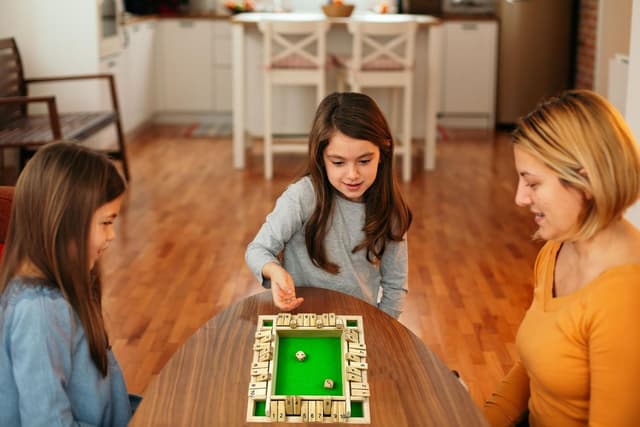 Detalle de Shut the Box Holz-Klappbrettspiel für 4 Spieler (EACHHAHA) – Würfel- und Logikspiel für unterwegs
