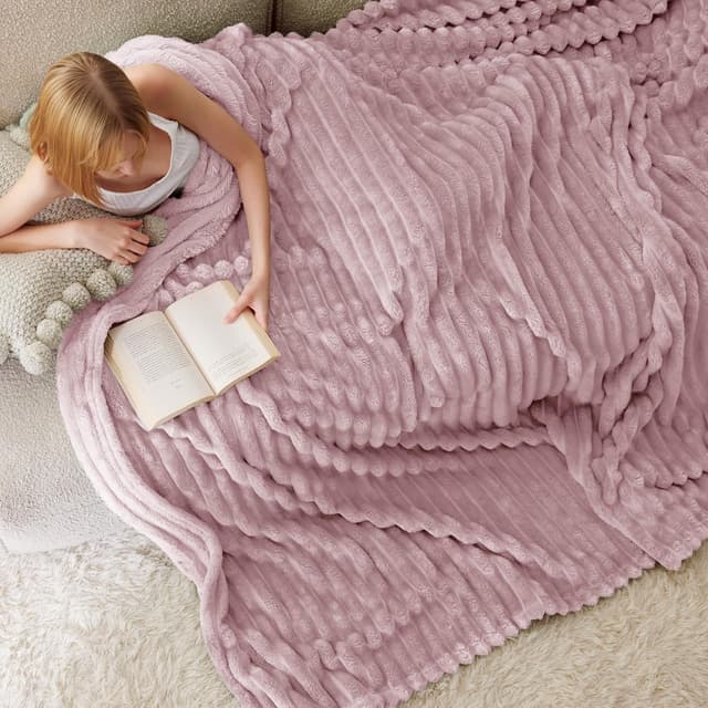 Detalle de Bedsure King Size Bed Blanket (230x270 cm) – Fluffy Fleece Throw in Pink
