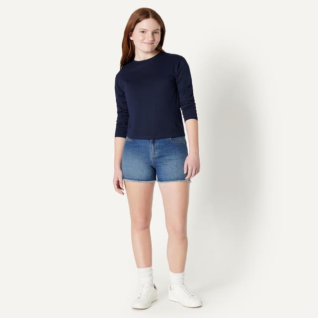 Detalle de Amazon Essentials Mädchen Jeans-Shorts mit mittlerer Dehnbarkeit, mittlerer Leibhöhe und Cut-off-Saum