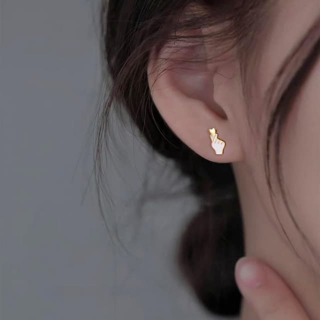 Thumbnail 2 de SLUYNZ Love Heart Stud Earrings 0.7 g