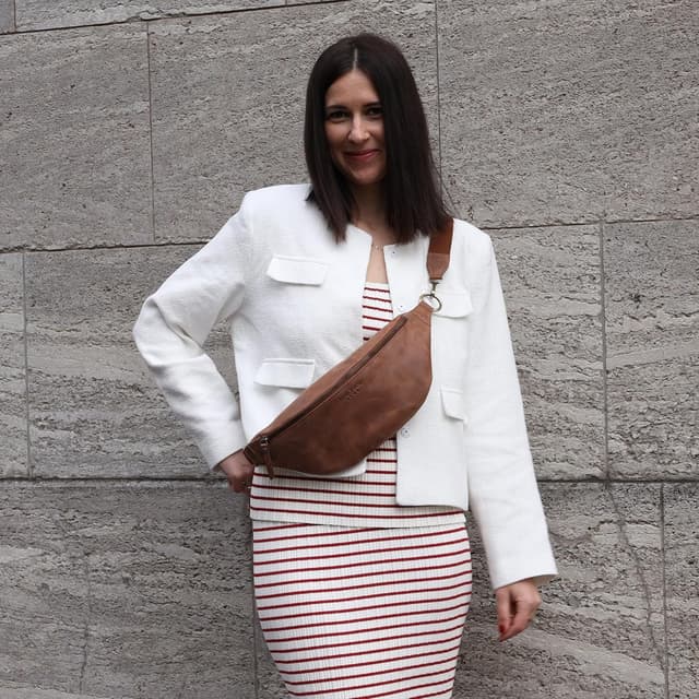 Detalle 2 de Berliner Bags Mona – sac banane en cuir avec sangle réglable (marron)