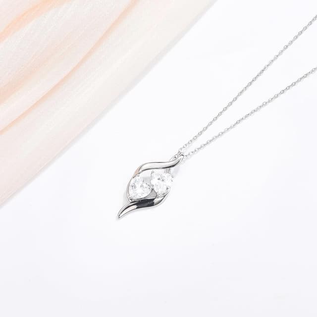 Detalle de USEEDOVIA Herz Halskette mit Doppelherz-Anhänger (Zirkonia) – Geschenk für Mama, Oma, Schwester & beste Freundin