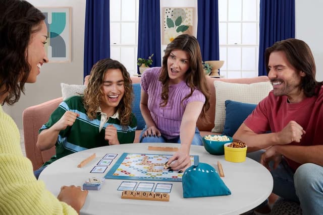 Detalle de Mattel Games Scrabble Brettspiel (JGR62) – klassisches Wortspiel mit Holz-Buchstaben, zwei Spielmöglichkeiten