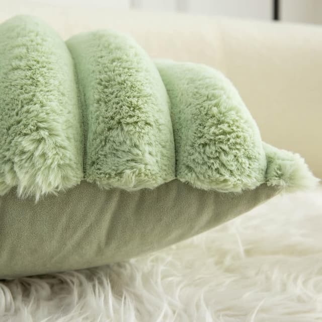 Detalle 2 de Neelvin Green Faux Fur Cozy Striped Throw Pillow Covers (20x20 inch) – Set of 2