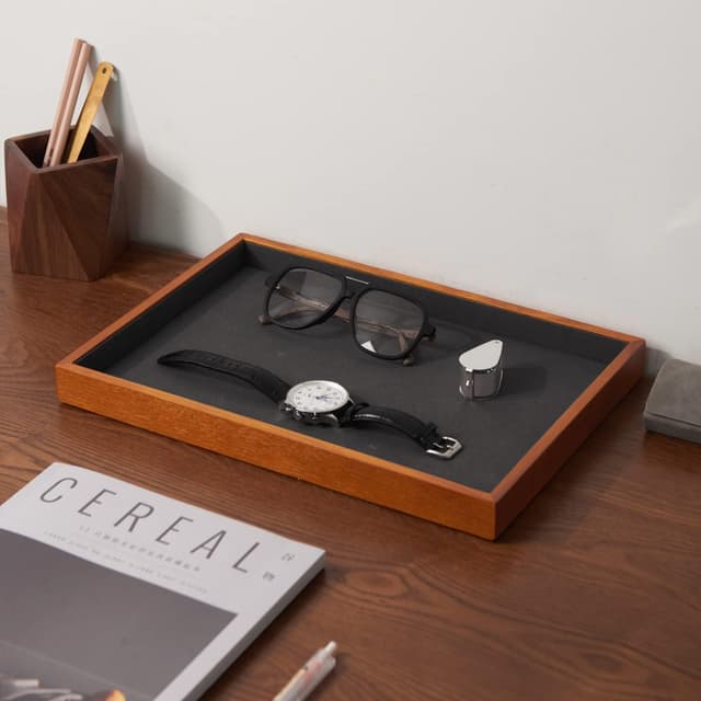 Detalle de Plateau à bijoux en bois massif Oirlv avec microfibre, empilable et tiroir (35 × 24 × 3 cm) – Gris