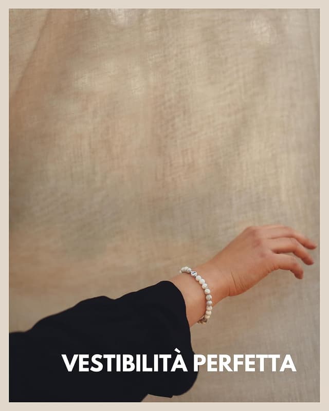 Detalle 2 de GD GOOD.designs Bracciale di perline con lettera “I” in howlite e pietre naturali