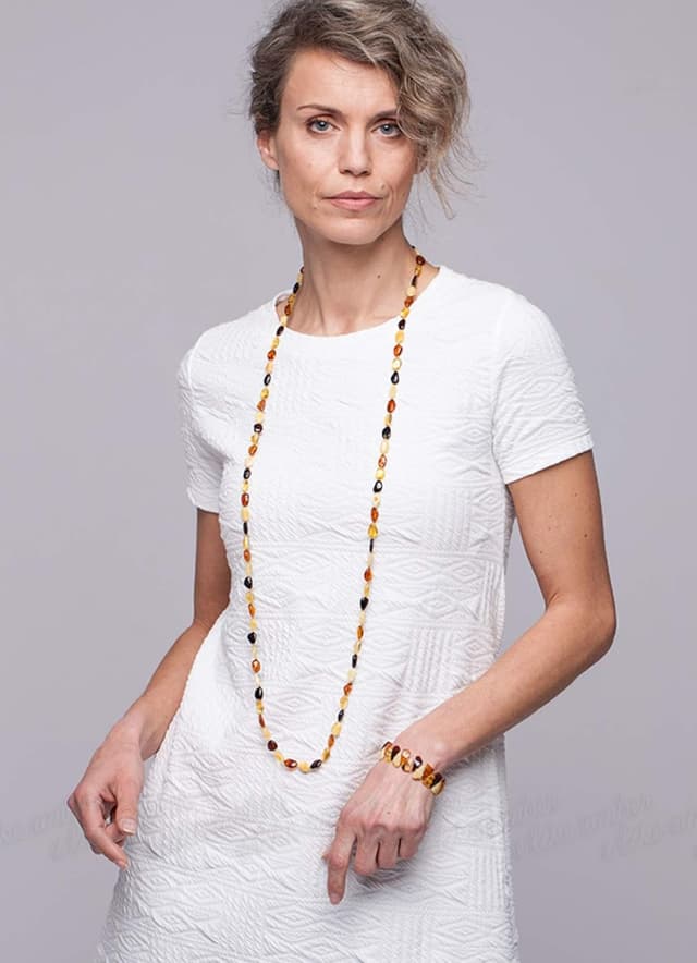 Detalle de Baltische Bernsteinkette Damen (100% Baltischer Bernstein) – ilikeamber.com AN40-55-MLT.P-5CHP.ILA-19.09