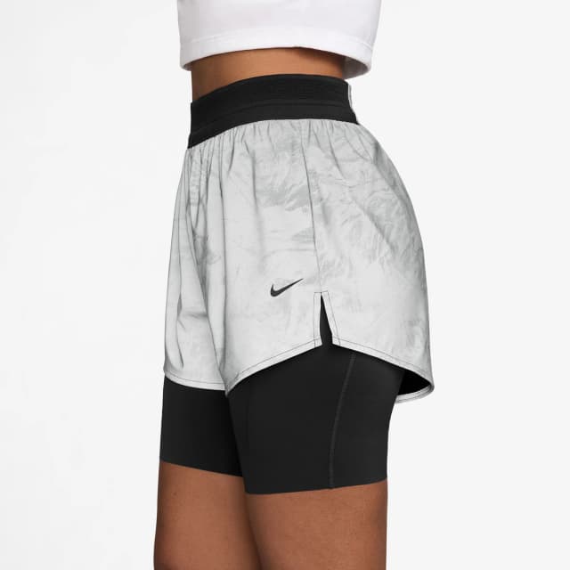 Detalle de Nike Swift Pantalón corto 2 en 1