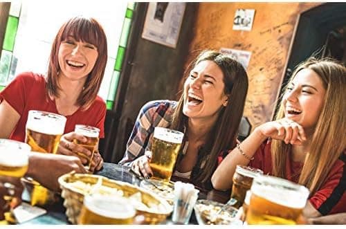 Detalle 2 de Mahou Clásica Pack 24 Latas 33cl 🍻, Sabor Suave y Refrescante