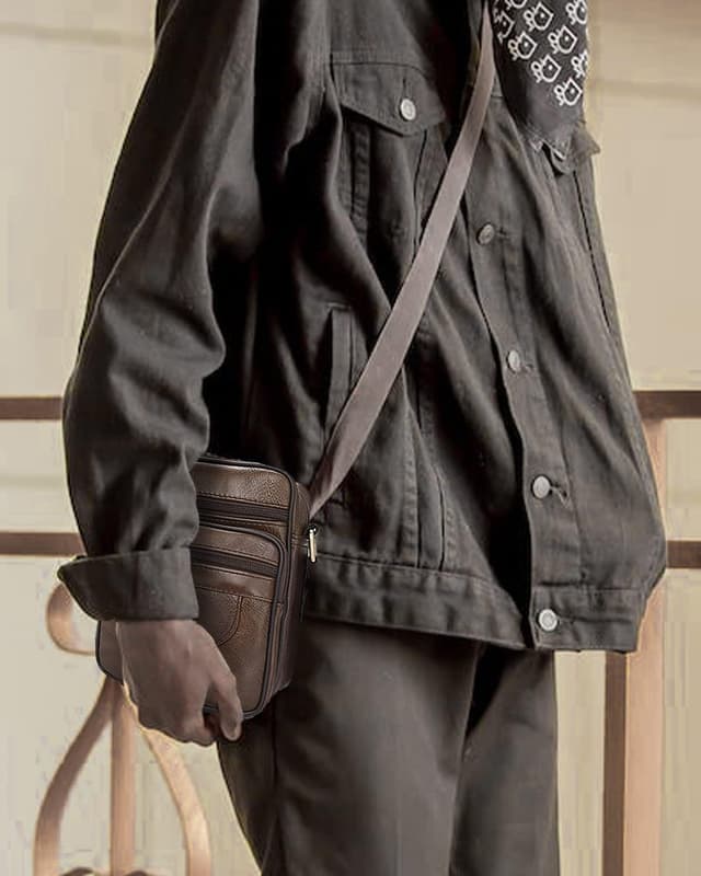 Detalle 2 de Realmark men’s genuine leather cross body shoulder bag (small messenger satchel)