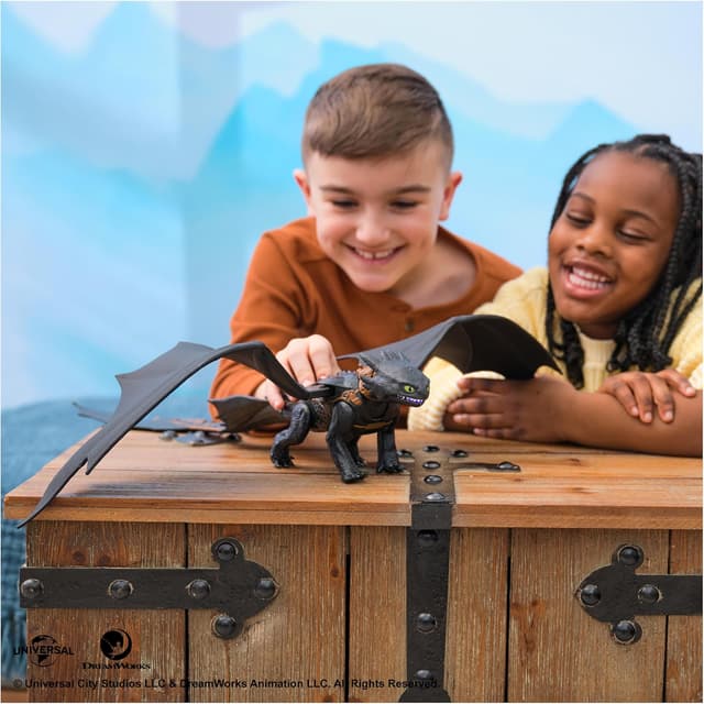 Detalle 2 de Dreamworks Dragons Desdentao alas 63 cm, luces y sonidos