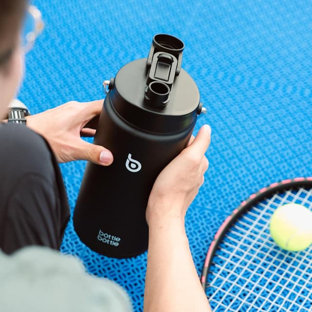 Detalle de Bottle Bottle 2L Insulated Water Bottle (Half Gallon) with Straw, Dual-use Lid and Handle – Vacuum Stainless Steel Jug