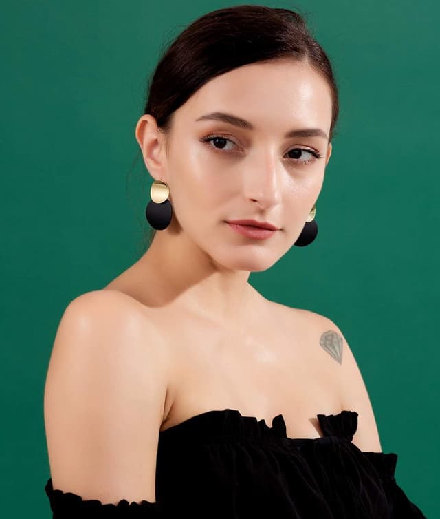 Thumbnail 1 de LILIE&WHITE Orecchini Geometrici Nero Oro