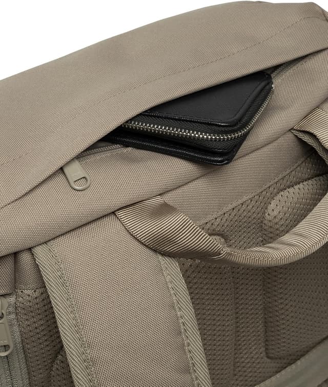 Detalle 2 de Johnny Urban Zaino Nico con scomparto laptop fino a 16 pollici, daypack 17 litri idrorepellente