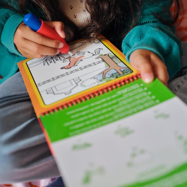 Detalle 2 de Melissa & Doug Water Wow Malbuch Tiere