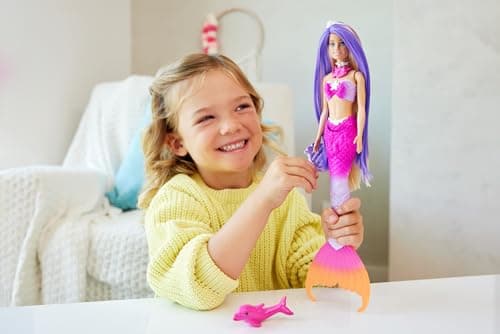 Detalle 2 de Barbie Malibu sirena “Un toque de magia” (HRP97): muñeca que cambia de color con el agua