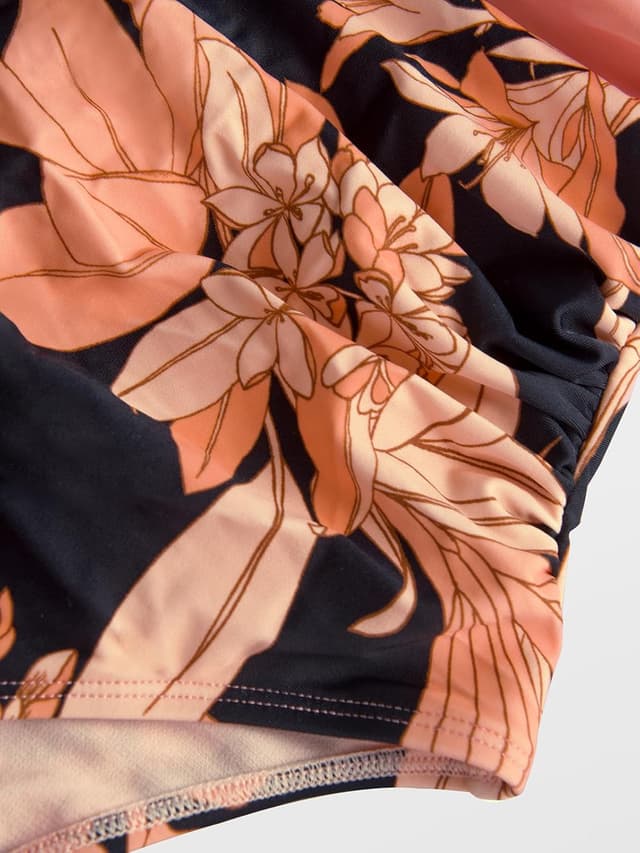 Detalle 2 de CUPSHE maillot de bain une pièce femme à dos nu et encolure halter, effet ventre plat