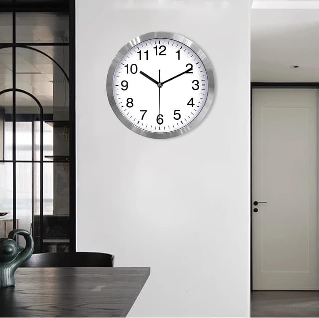 Detalle 2 de 12 Inch Metal Frame Glass Cover Non-ticking Quartz Wall Clock (Silver) for quiet indoor timekeeping