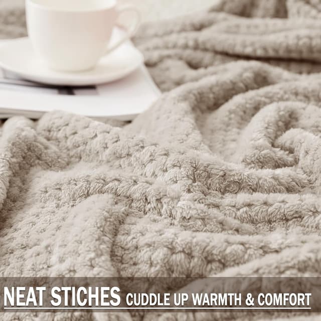 Detalle de Plaid couverture polaire extra large façon gaufrée Camel (220x240 cm) – doux et chaud pour canapé et lit