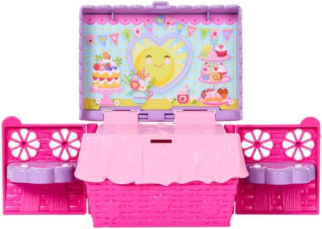 Detalle de Barbie Chelsea Tea Party (JJB40) – set con mini bambola Chelsea bionda e 10 accessori, cesta da picnic trasformabile in tavolo