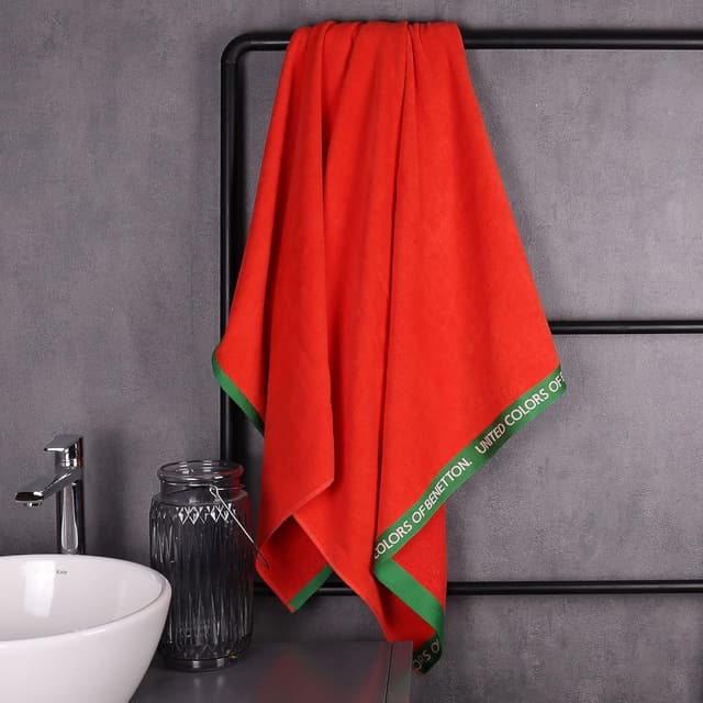 Detalle 2 de Benetton Toalla de Playa Velour Roja 90x160 cm 🌊