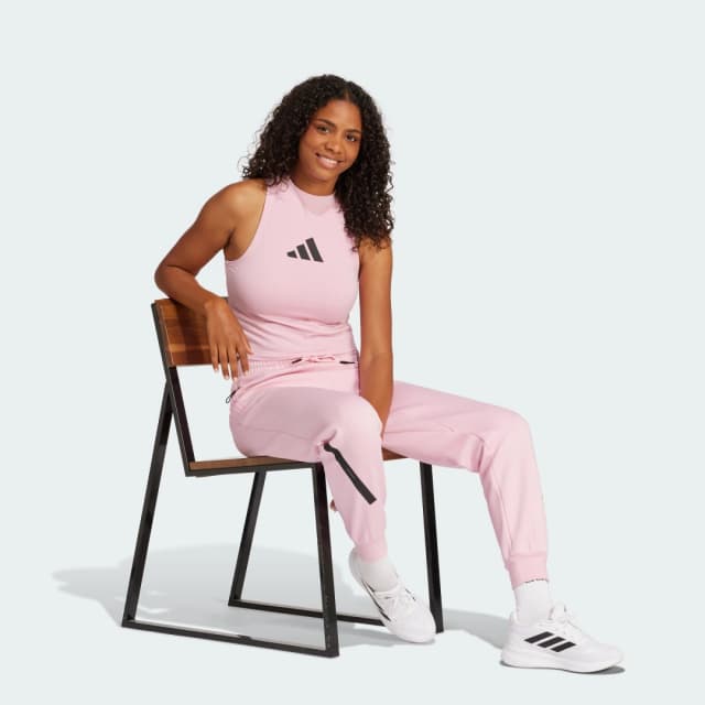 Detalle de Pantalón adidas Z.N.E. rosa de adidas