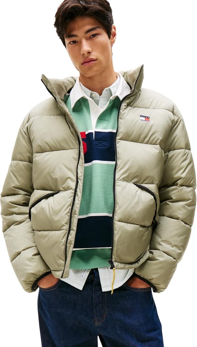 Detalle de Tommy Jeans Men’s Vail Puffer Jacket with Stand Collar (100% recycled nylon)