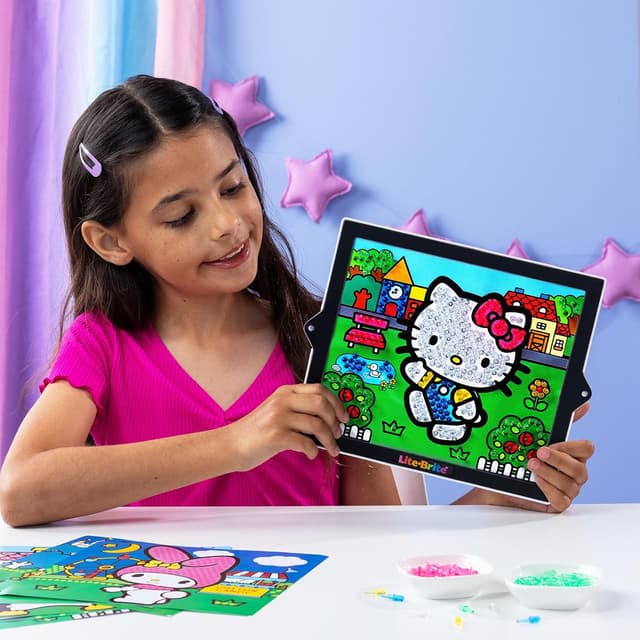 Detalle 2 de Lite-Brite ColorPOP Hello Kitty light-up art set (ages 6+)