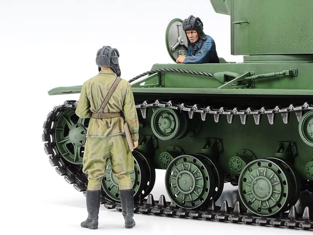 Detalle de Tamiya 35375 – Maquette 1:35 du KV-2 « Gigant » (152 mm) en kit plastique
