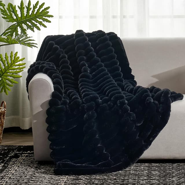 Detalle 2 de Cozy Bliss Faux Fur Throw Blanket 50 x 60 Inches ๐