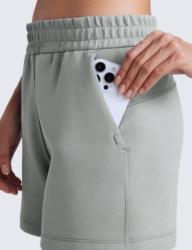 Detalle 2 de Shorts femme CRZ YOGA SoftAura à taille haute, tissu doux et stretch pour le quotidien
