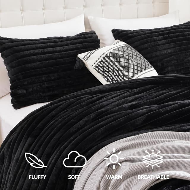 Detalle de Smoofy Fluffy Queen Comforter Set (3-Piece) in Black Faux Fur Style