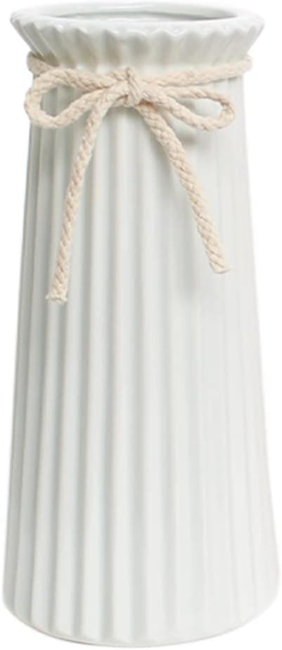 Detalle de JUZAI White Ceramic Ribbed Vases (8 inch / 20 cm) for minimalist home decor