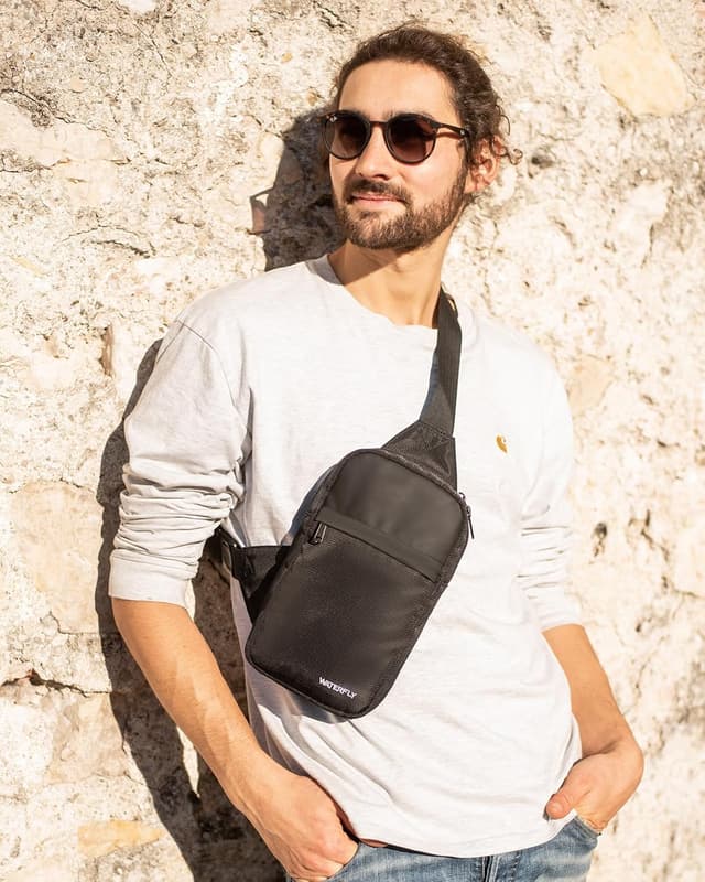 Detalle de Waterfly crossbody chest sling bag (small) – lightweight shoulder bag for work, travel and everyday carry