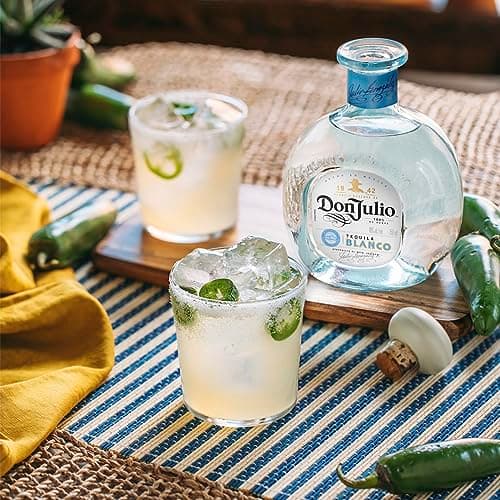 Detalle 2 de Don Julio Blanco Tequila 700 ml - Sabor y Tradición 🍹