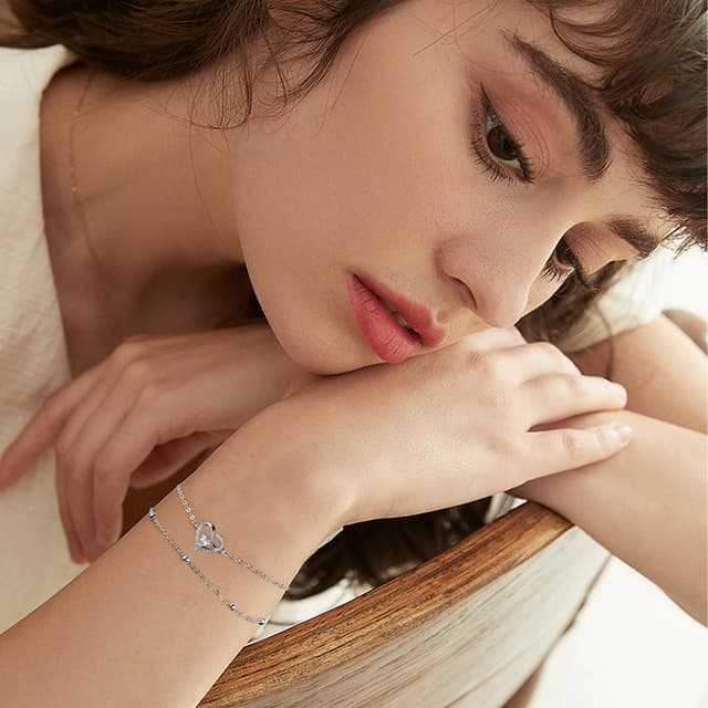 Detalle de J.MUEN Bracelet femme en argent sterling 925 avec double cœur et zirconias, réglable (17 cm + 4)