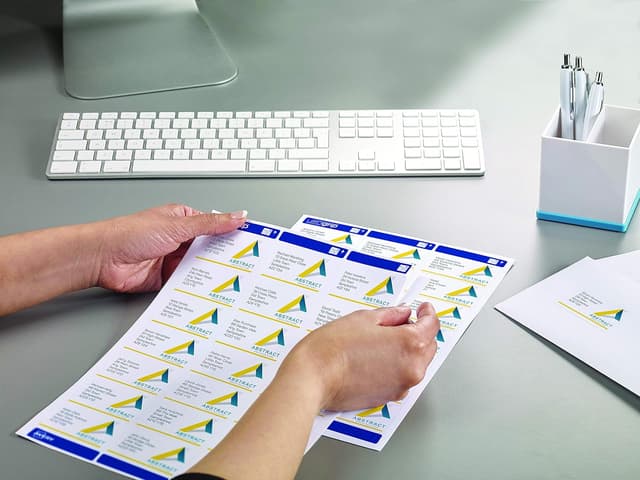 Detalle de Avery JamFREE printable address labels (L7162-100) – white, customisable sheets