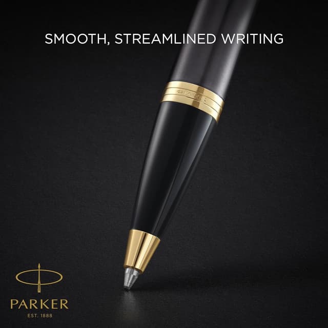 Detalle de Parker IM penna a sfera laccata grigia con pennino dorato, punta media e inchiostro blu