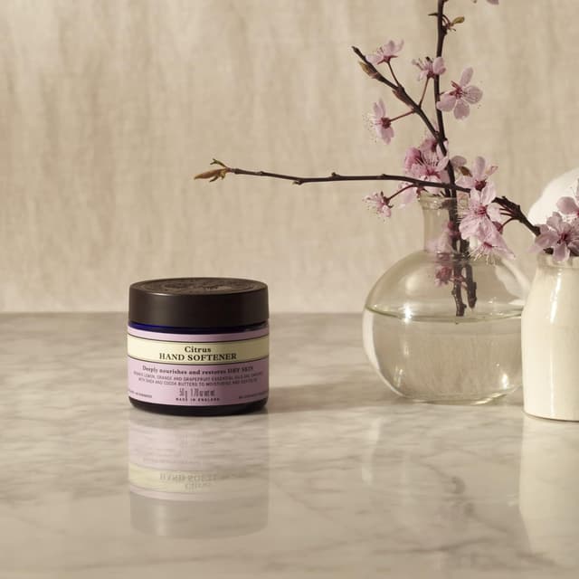 Detalle 2 de Neal's Yard Citrus Hand Softener