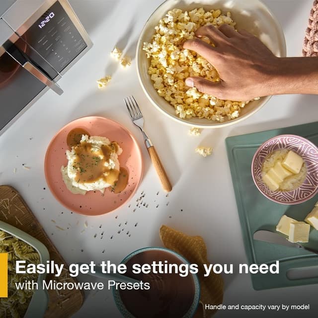 Thumbnail 3 de Whirlpool WMCS3019RB 0.9 Cu. Ft Microwave