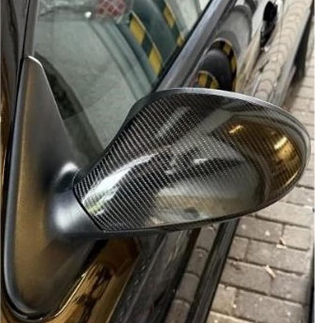 Detalle 2 de Foneso 6D Carbon Folie Schwarz (300 x 30 cm) mit Werkzeug – selbstklebende Vinyl-Folie für Auto & mehr