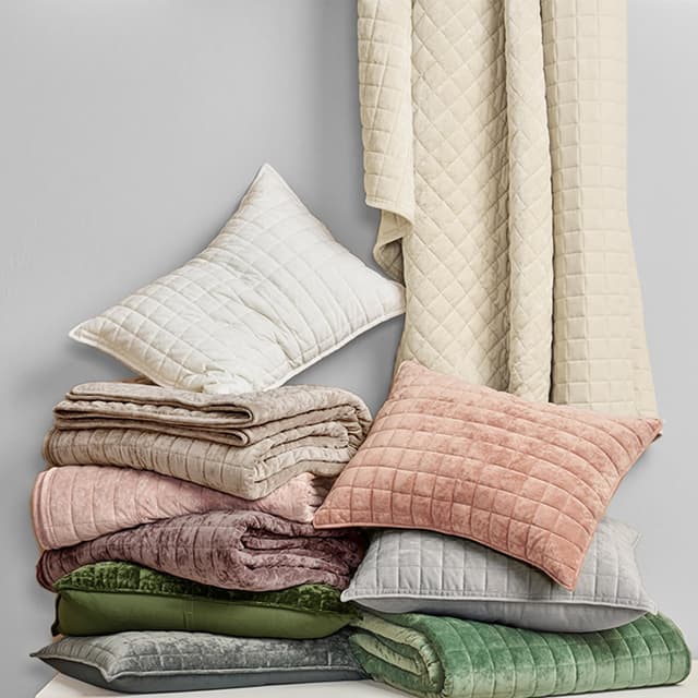 Detalle de RECYCO Luxury Velvet Quilt Set (California King) Oversized Bedspread with 2 Shams, Beige