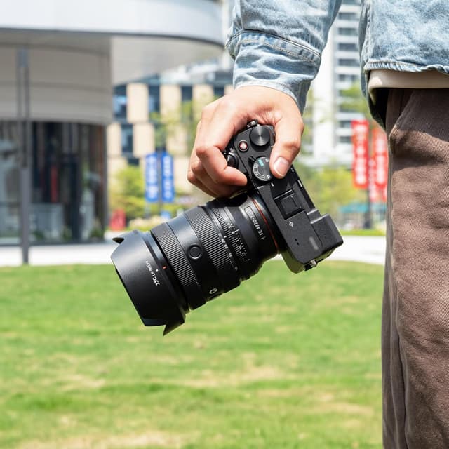 Detalle de JJC Bayonet ALC-SH174 lens hood for Sony FE 20-70mm F4 G (SEL2070G) — replaces ALC-SH174