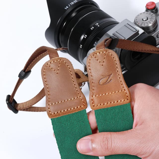 Detalle 2 de Padwa Lifestyle Green Double Layer Crazy Horse Cowhide Camera Strap (1.5" cotton woven) – Adjustable for DSLR & mirrorless