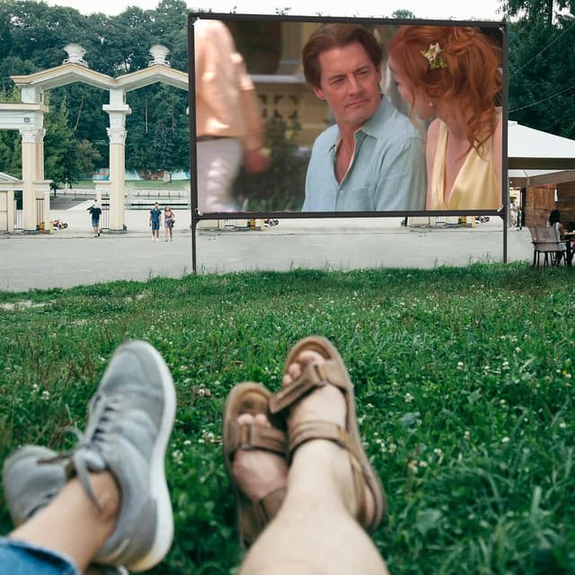 Detalle 2 de 100" Movie Projector Screen with Stand – 16:9 HD foldable portable screen for indoor & outdoor projection