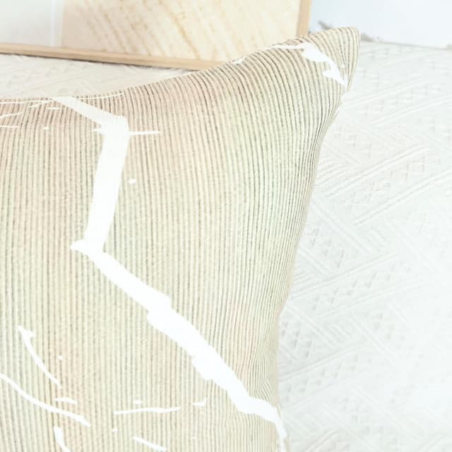 Detalle 2 de OYIMUA 2er Set Deko-Kissenbezüge 50x50 Beige aus Chenille